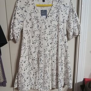 Universal Thread White and Black Floral Top